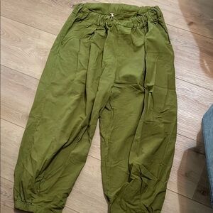 Anthropologie Olive Green Relaxed Cropped Pants with elastic waste.
